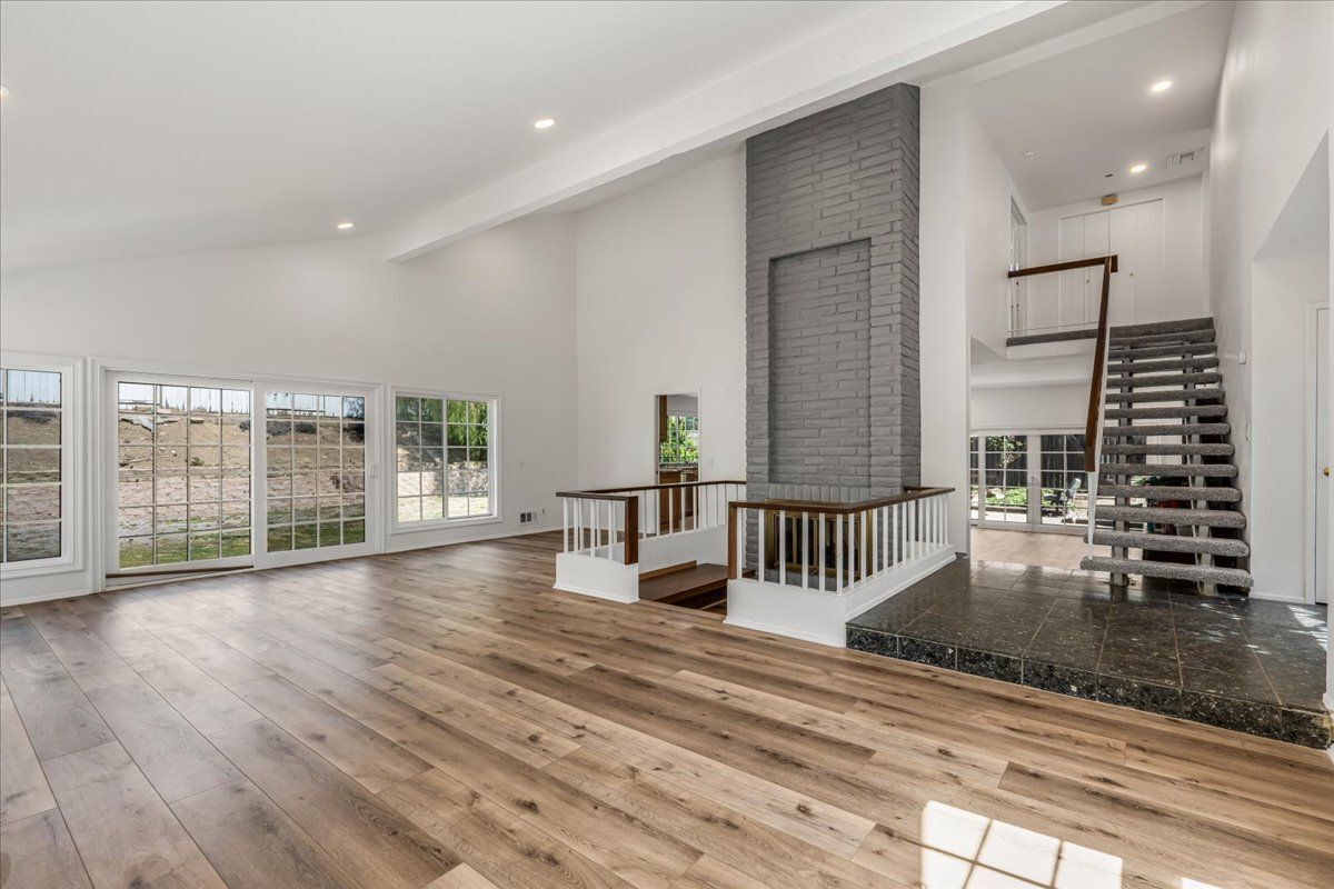 Building Photo - 327 Bethany St