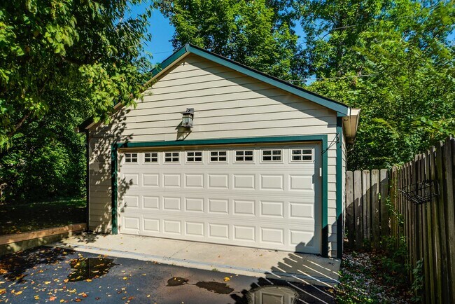 Building Photo - 662 Greenview Pl