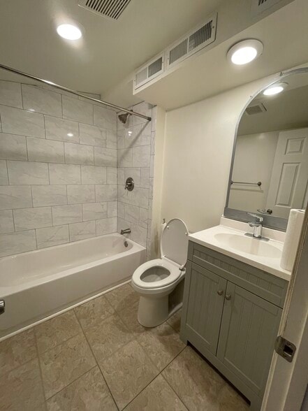 1st Floor Bath - 6308 61st Pl