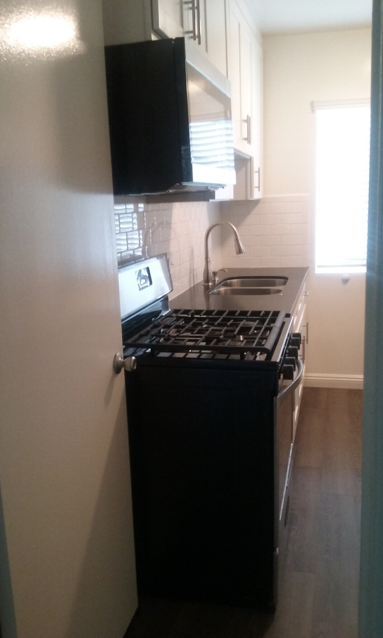 Building Photo - 3293 Cahuenga Blvd W