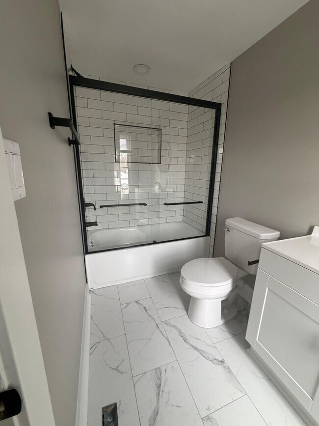 Building Photo - 928 S 18th St