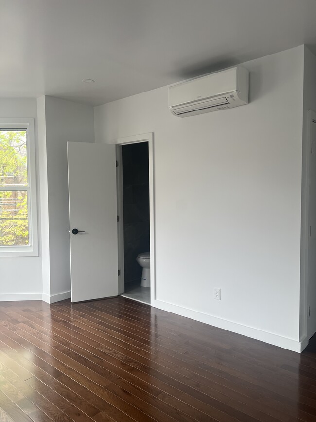 Master bedroom - 7 Roseville Ave