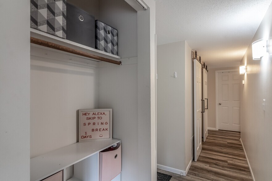 Building Photo - 2219 Marwood Dr