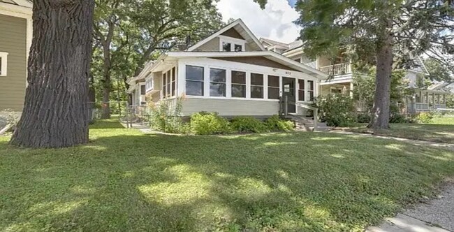 Building Photo - 1823 N Girard Ave