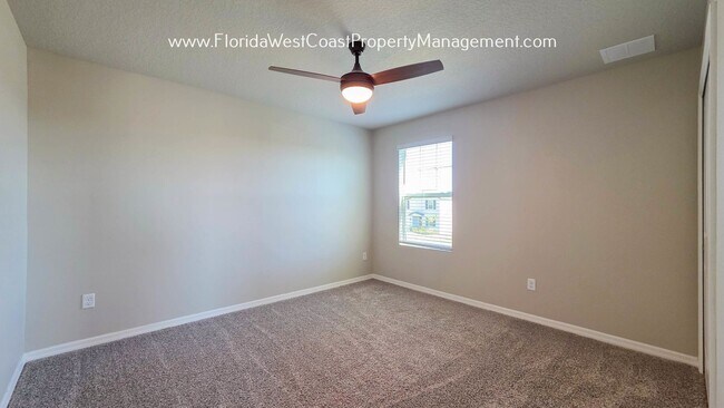 Building Photo - BRILLIANT and SPACIOUS! 4 BEDROOM/2.5 BATH PLUS LARGE BONUS-FLEX SPACE and FENCED YARD!