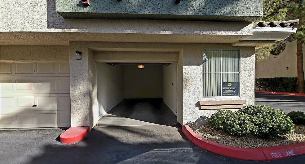Building Photo - 7115 S Durango Dr