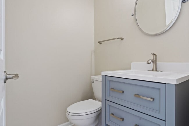 Building Photo - Lovely In Lakemoor