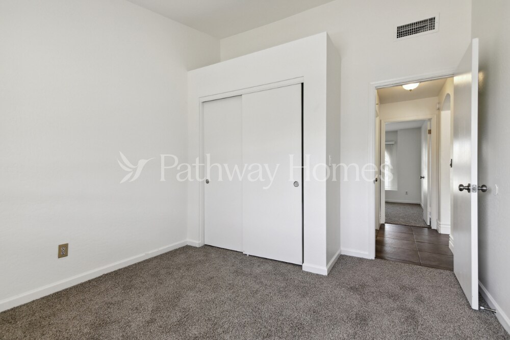 Building Photo - 7704 W San Juan Ave