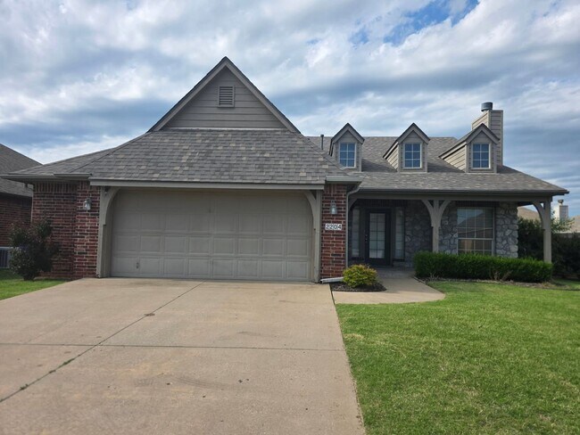 Building Photo - Come make this lovely 4 bedroom 2 bath, 2+...