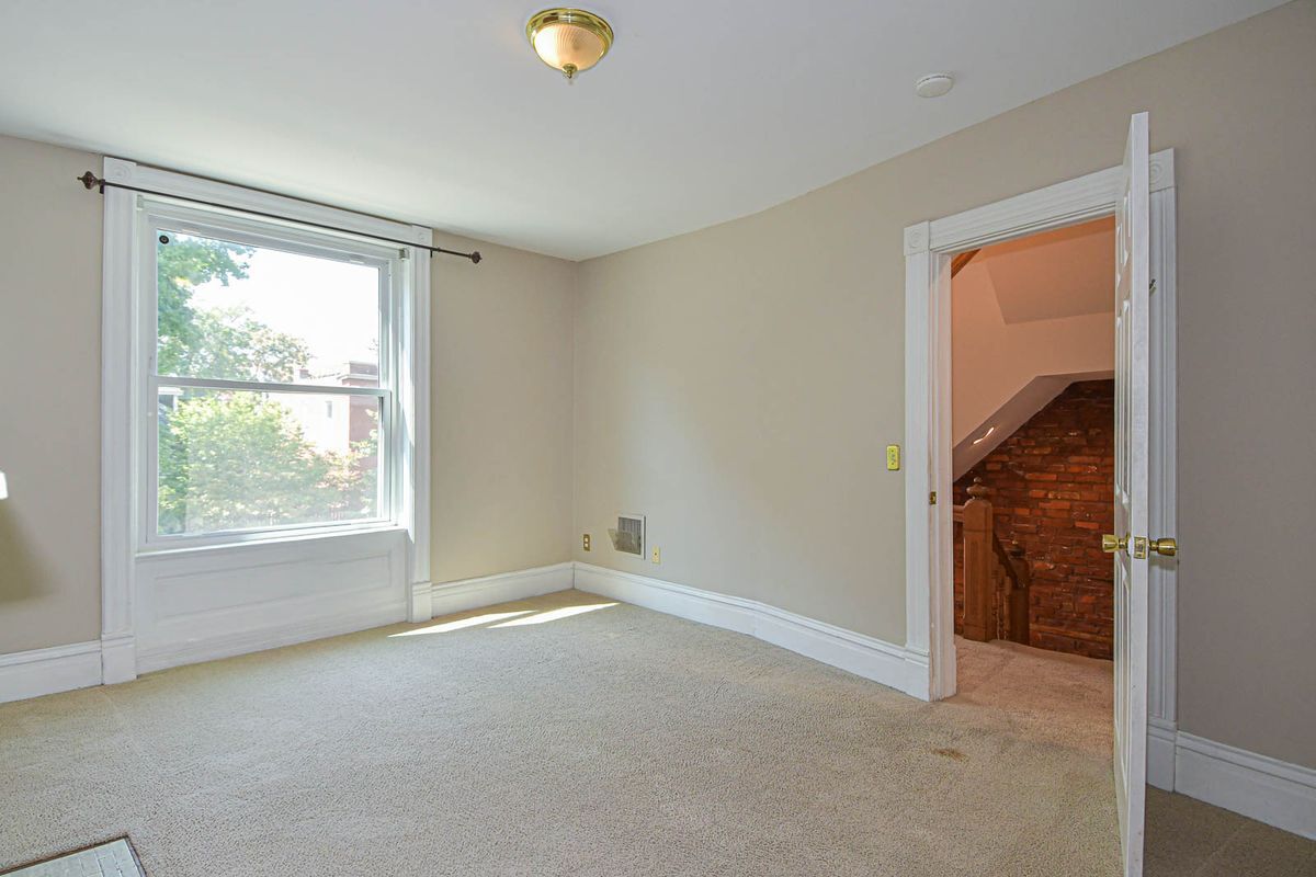 Building Photo - 2322 Virginia Ave