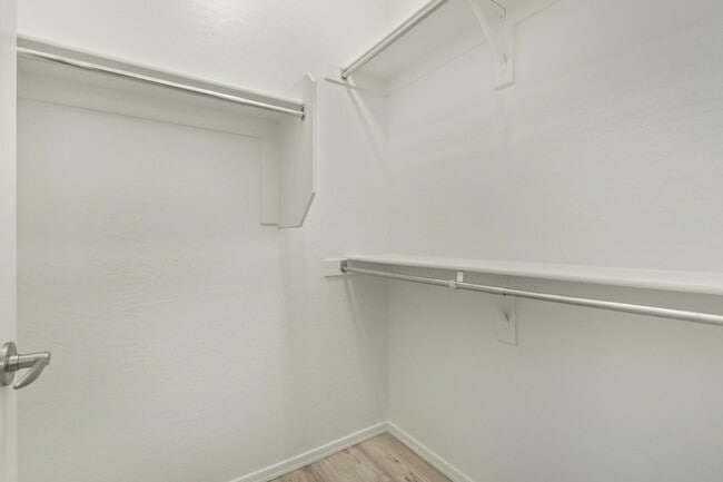 Building Photo - 3727 W Memorial Dr