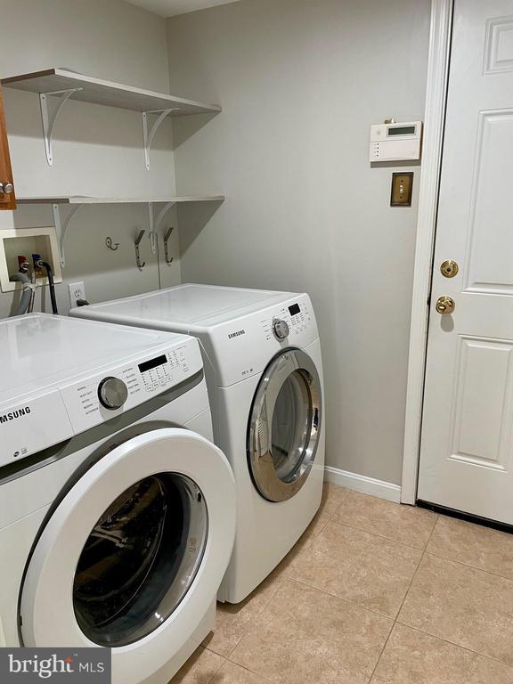 Building Photo - 6058 Signal Flame Ct