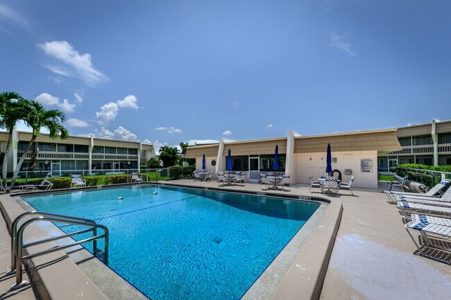 Building Photo - 1080 Bal Harbor Blvd