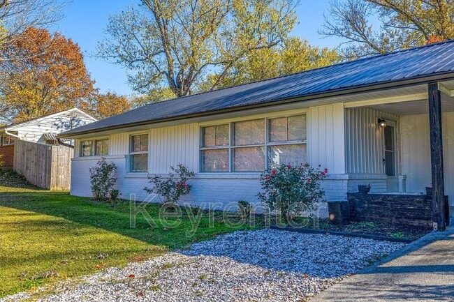 Building Photo - 316 Sky Dr