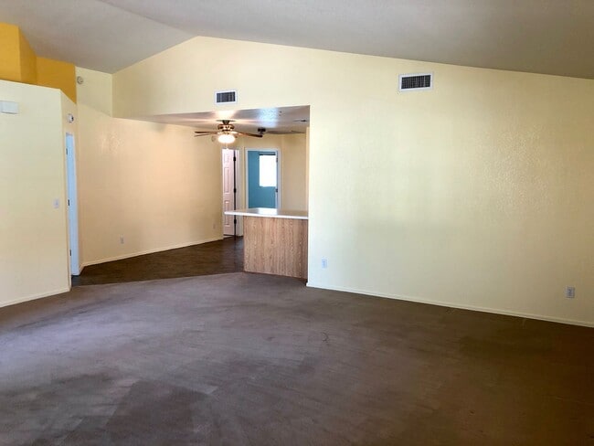 Building Photo - Great 3 Bedroom, 2 Bathroom Home in Quiet Neighborhood!