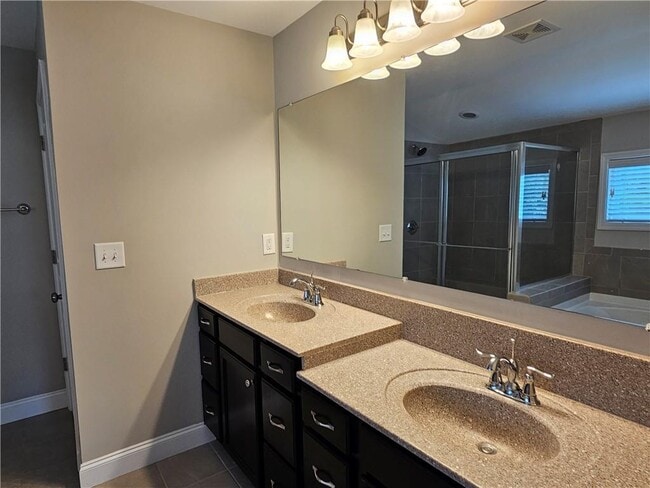 Building Photo - 3750 Thackary Dr