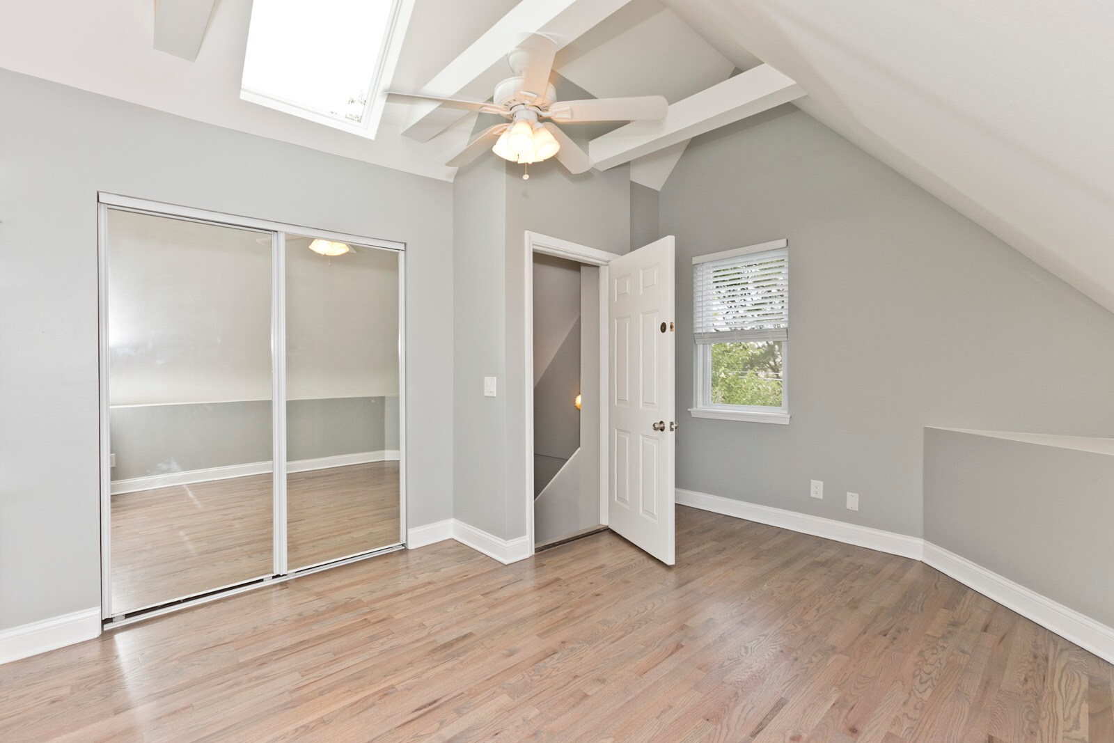 Building Photo - 1324 Byron W St