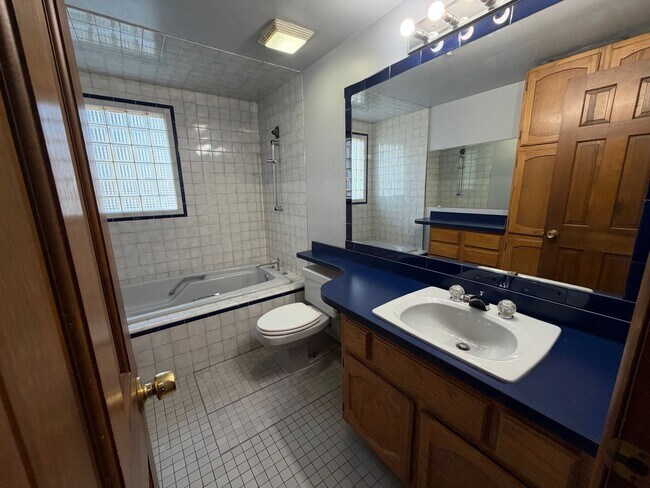 Building Photo - 1208 S Florence Pl