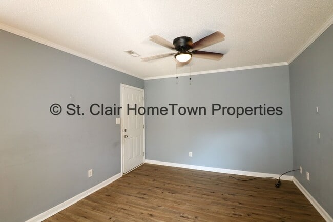 Building Photo - Close to Honda