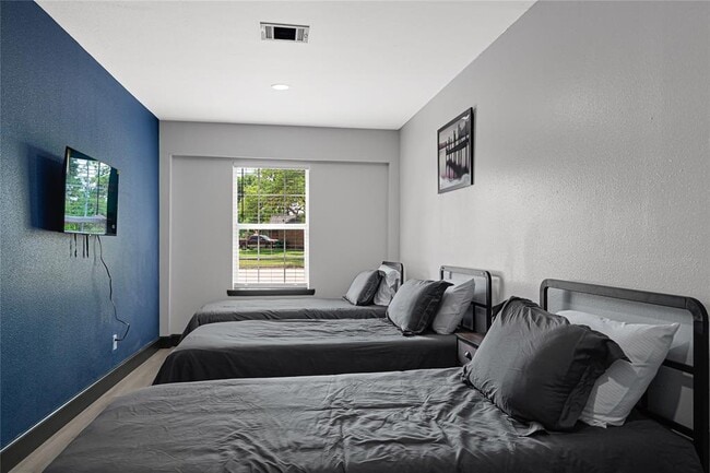 Building Photo - 12115 Wood Forest Dr