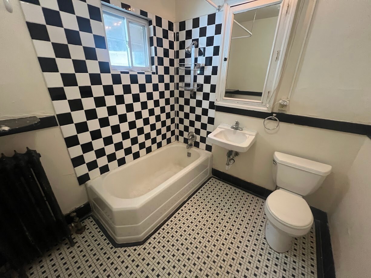 Building Photo - 928 Spaight St