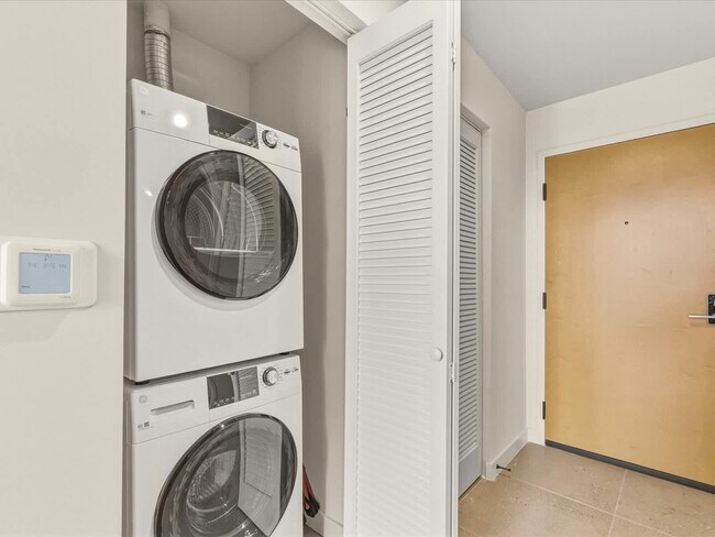 Building Photo - 11 NE 6th St