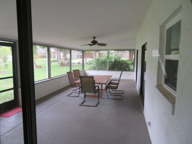 Building Photo - 839 Rosemere Cir