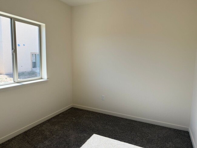 Building Photo - Available Now.  New 3 bed, 2 bath home on Orchard Mesa