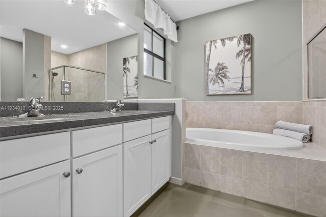 Building Photo - 12140 Village Pl