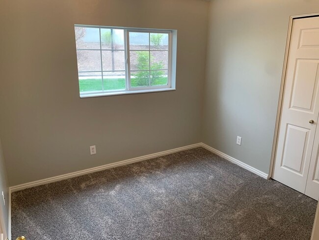 Building Photo - 3 bed 2 bath Orem Apartment for rent!