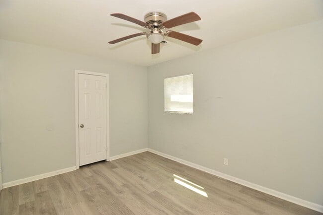 Building Photo - Don't miss this 3-bedroom, 2-bath home that is available now!