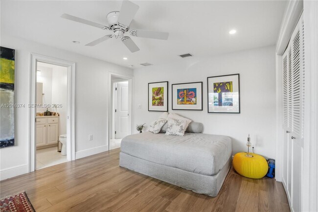 Building Photo - 7830 SW 53rd Pl