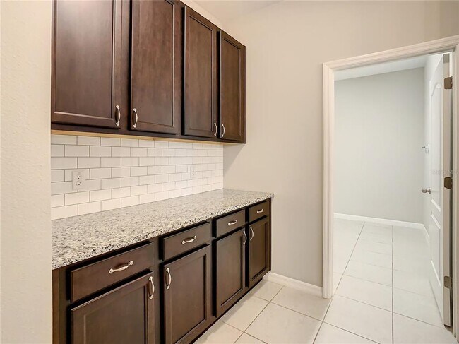 Building Photo - 14912 Caravan Ave