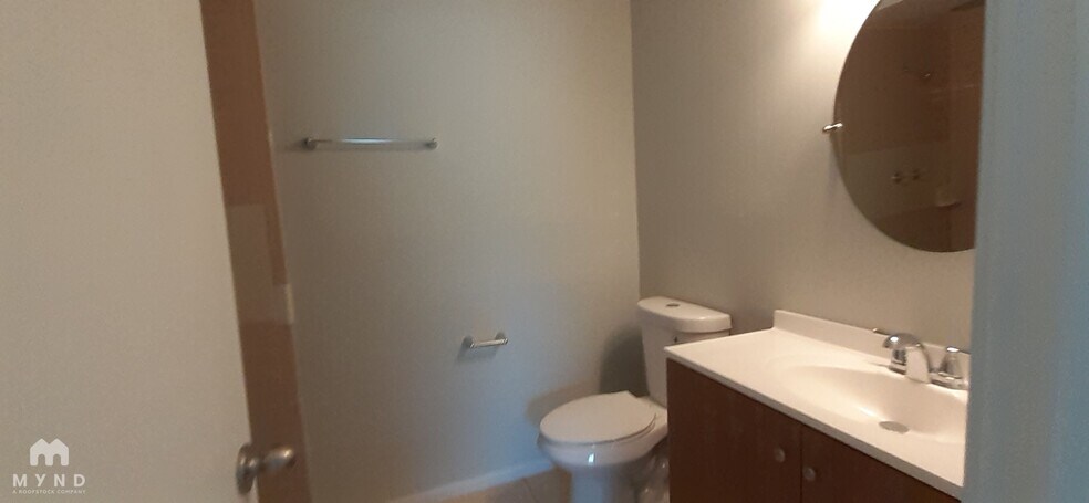 Building Photo - 628 Royal Palm Dr