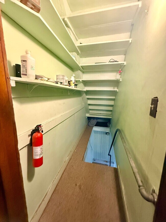 Building Photo - 441 Walnut St