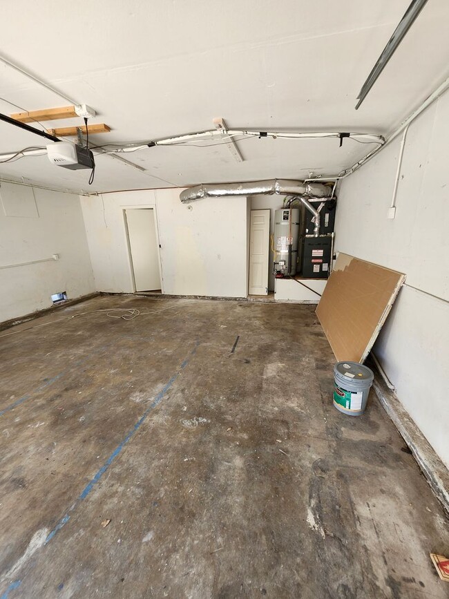 Building Photo - Big backyard with lots of upgrades