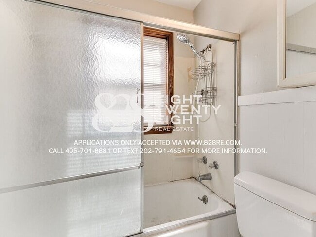 Building Photo - Cozy 2 Bed/1 Bath Single Family Brick Home...