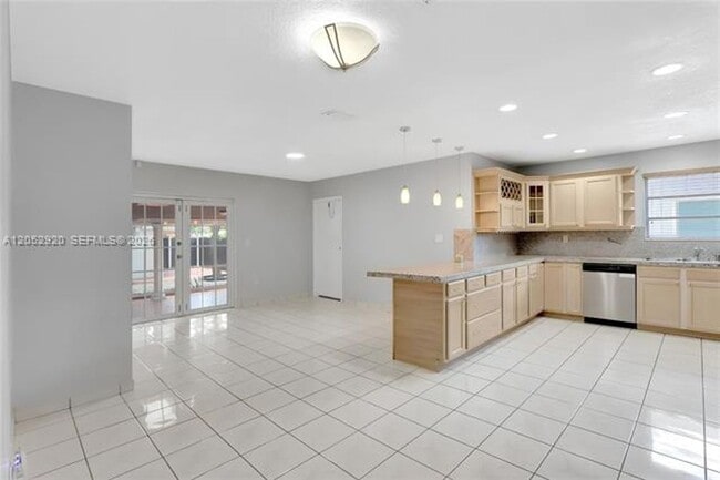Building Photo - 2476 SW 17th St