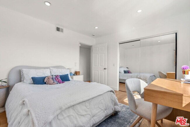 Building Photo - 29 Lighthouse St