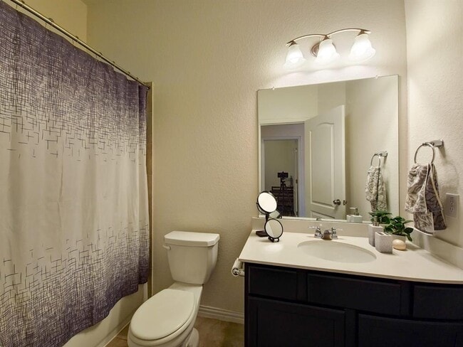 Building Photo - 627 Pheasant Hill Ln