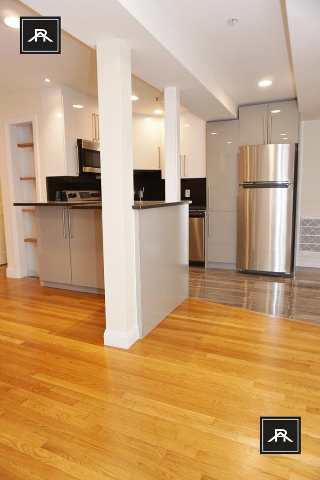 Building Photo - 3 bedroom in Brookline MA 02445