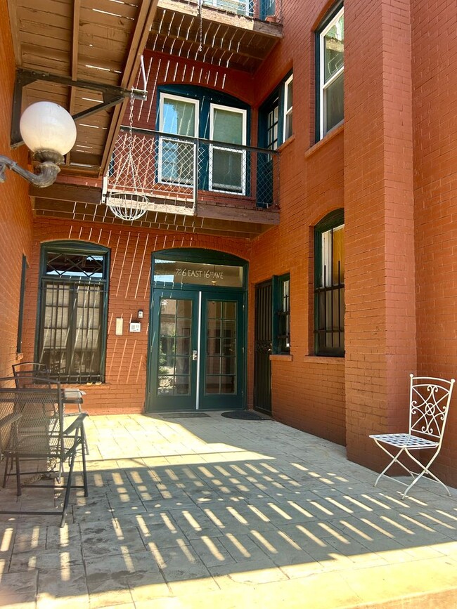 Building Photo - Charming Historic Condo in the Heart of Up...