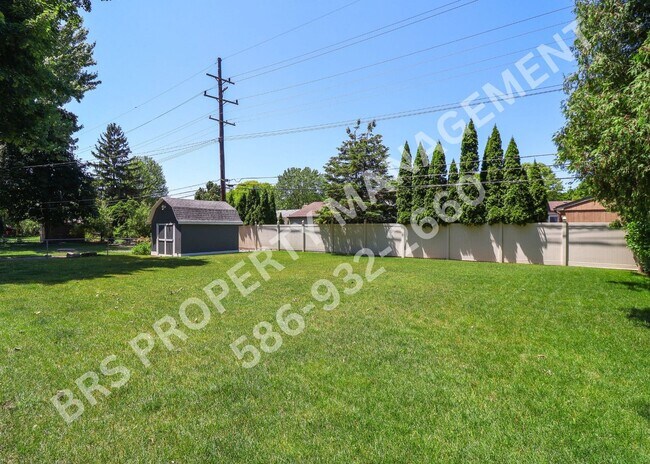 Building Photo - Charming 3 Bedroom 1.5 Bathroom Ranch.