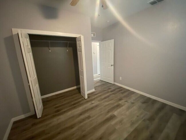 Building Photo - 1 Bedroom 1 Bath Duplex in Ormand Beach fo...