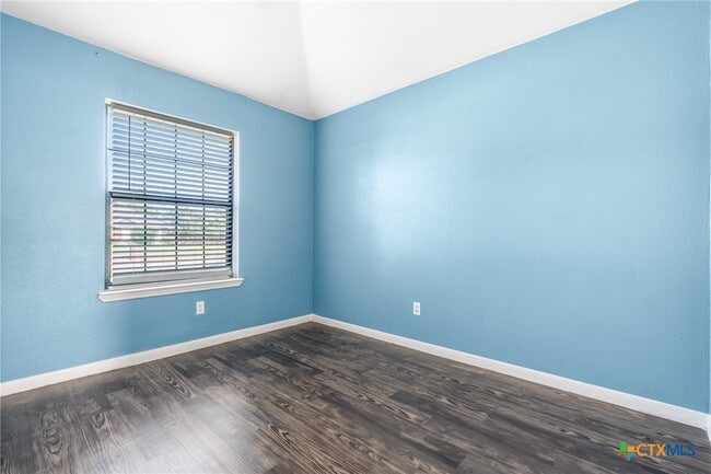 Building Photo - 605 Paintbrush Dr