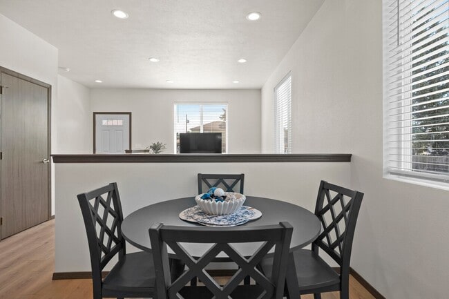 Building Photo - NEWLY RENOVATED 2 BEDROOM HOME.