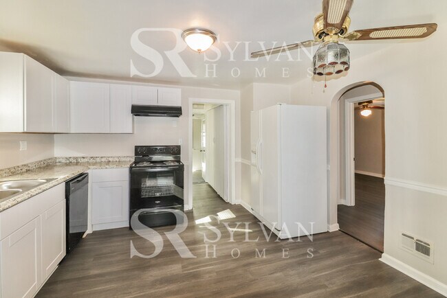 Building Photo - Charming 3BR 2BA Home