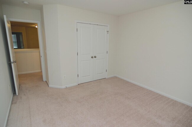 Building Photo - 194 Bonhomme Cir