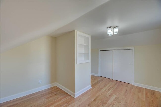 Building Photo - 30 Queen St