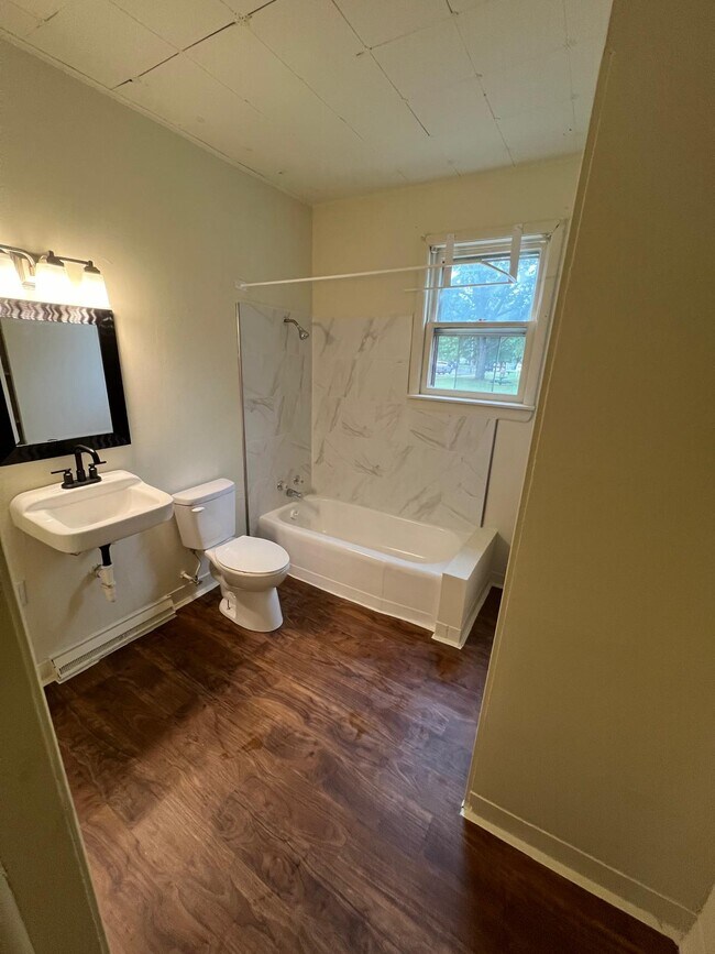 Building Photo - 453 N Washington St